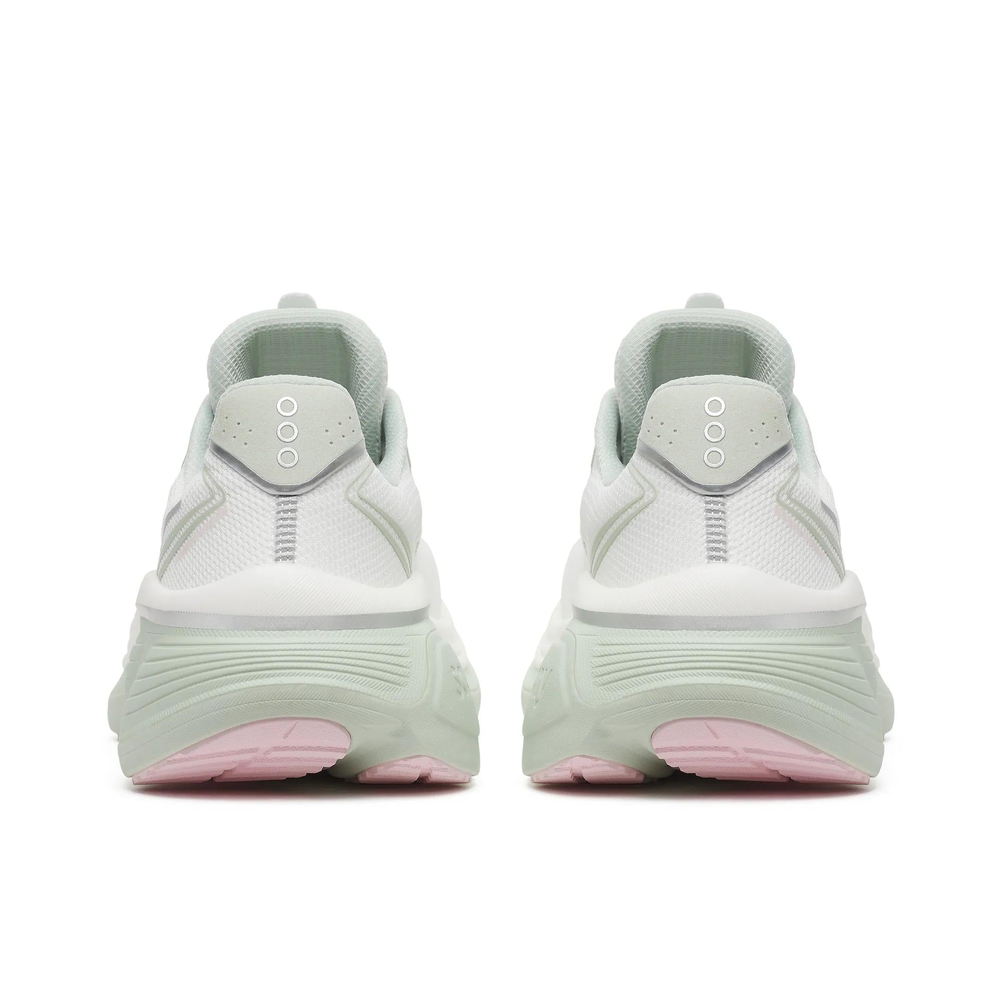 Women's Saucony Hurricane 26