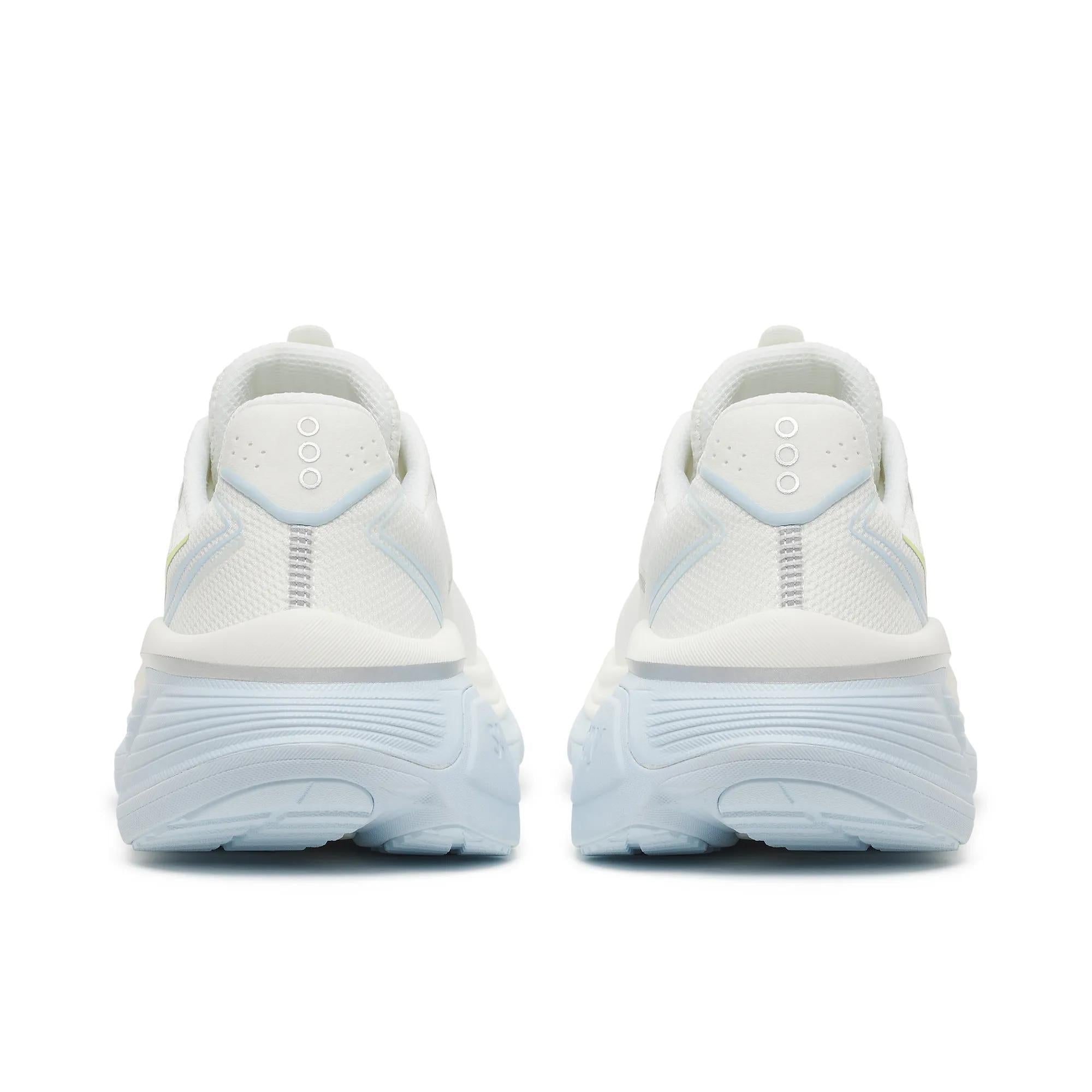 Women's Saucony Hurricane 26